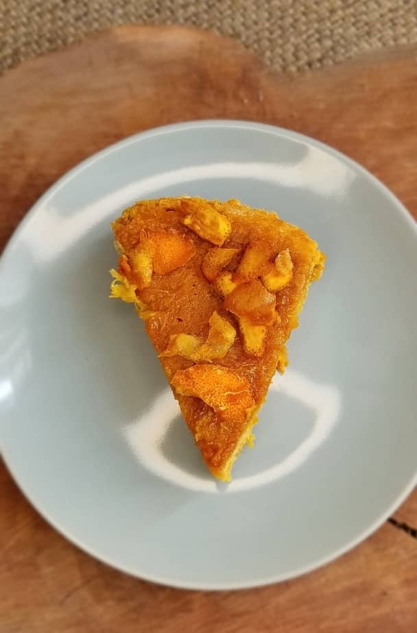 Bolo de laranja com casca e tudo